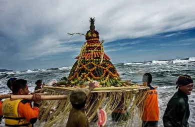 Manisnya Tradisi di Tengah Persaingan Cilacap